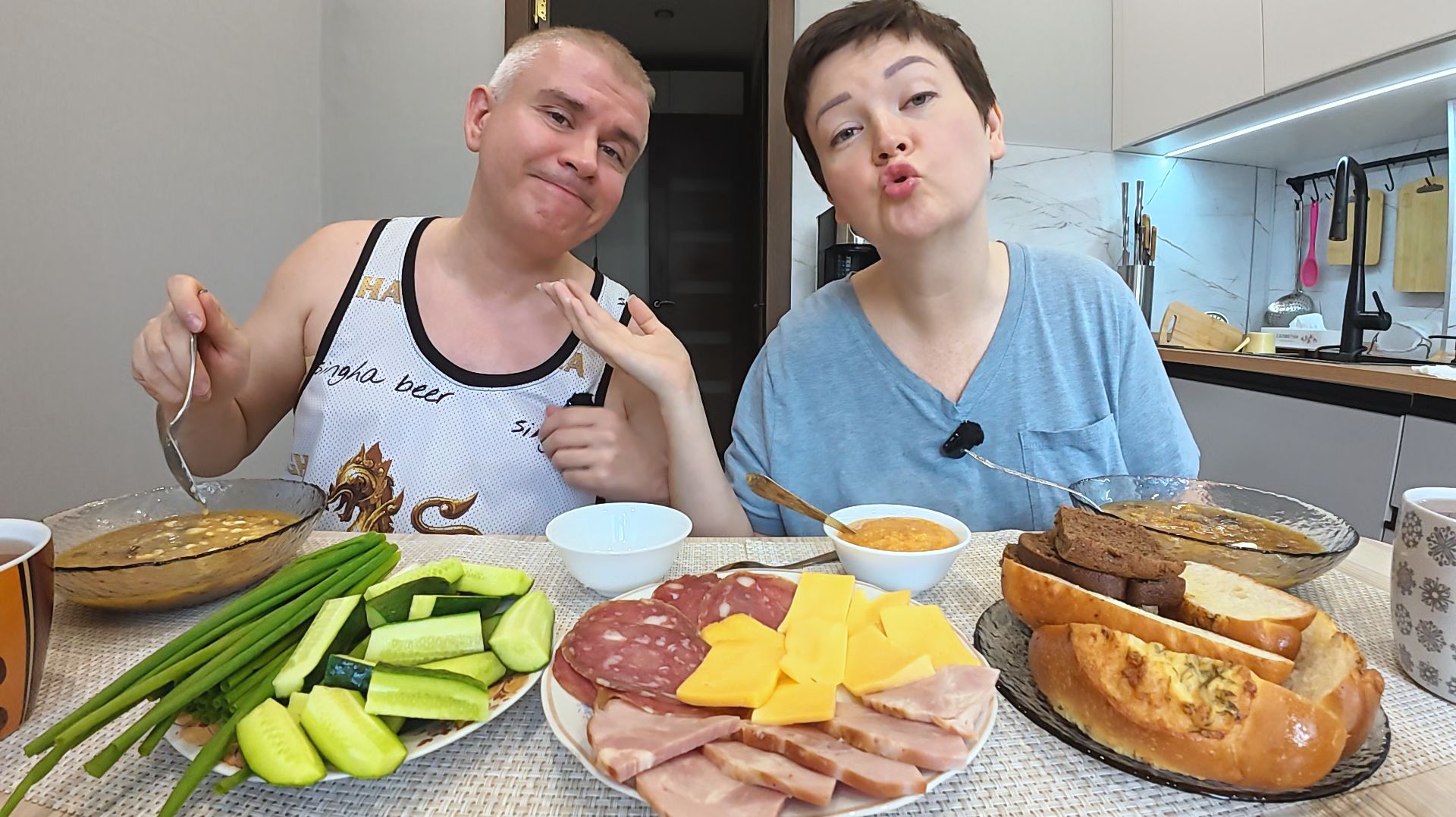Мукбанг НАИВНОСТЬ прошла как и детство! НЕ ВЕРЬТЕ ТВ там всё ВРУТ! Миллиард и КУЧА проблем! Обед смотреть онлайн