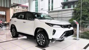 Toyota Fortuner 2026 - Интерьер и Экстерьер