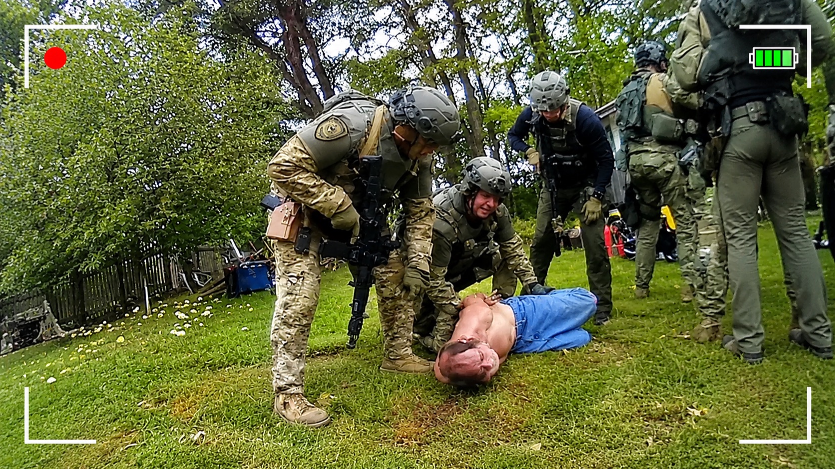 Реальные кадры: полиция под огнем в тихом городке Миннесоты смотреть онлайн