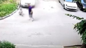 На камеру попало издевательство отца над сыном в Казани