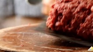 КИТАЙ 3.Бабушка и дедушка, живущие в сельской местности, впервые в жизни едят гамбургеры.