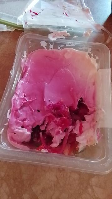 обед,на работе.
макароны по флотски.салат сельдь под шубой.и оладьи 🥞.