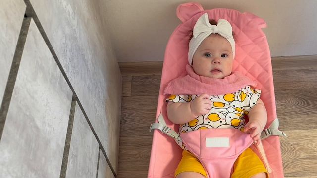 MOMs vlog. Мои будни с пятимесячной малышкой. Ввели первый прикорм. Я везде с дочей. Влад в лагере.