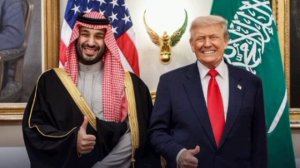 Трамп заранее одобрил удары Саудовской Аравии по аэропорту Саны.

«Трамп поддержал наследного принца