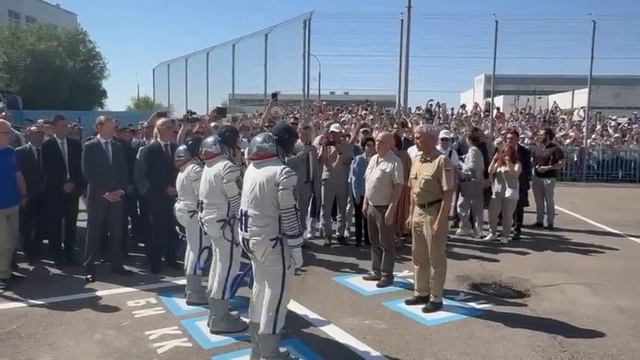 ‼️🇷🇺🚀Запуск «Союза МС-29» в 17:48 ▪️Летят космонавты Роскосмоса Петр Дубров, Анна Кикина смотреть онлайн