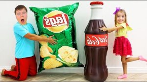Милана с сестрёнкой шутят над папой с газировками