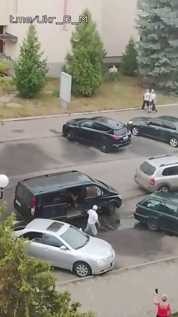 Мобилизация. Разбил окно бусика.