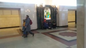 Станция метро Трубная интерьер, пассажиры, поезд Москва Фрагмент 42