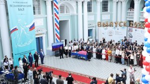 Ректор МПГУ Алексей Лубков вручил дипломы с отличием лучшим выпускникам Университета 2026 года