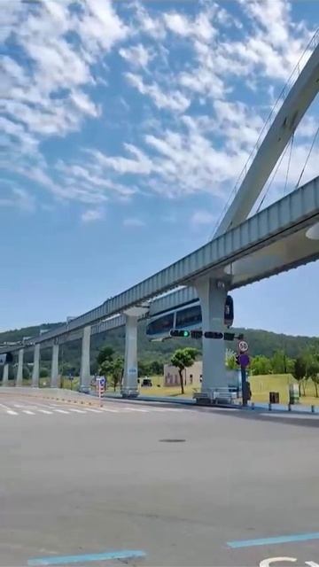 🚅 Sky Train - поезд с прозрачным полом смотреть онлайн