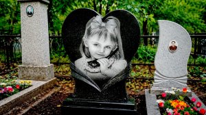 СМЕРТЬ УРАВНЯЛА ВСЕХ. Могилы молодых