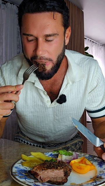 Мясо за 20 минут? Это не магия, это аэрогриль. 🔥

Забудьте про сковородки с маслом по всей плите. П