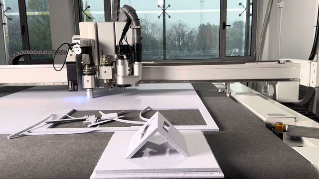 V-канавка, надсечка, сквозная резка по акустической панели PET полиэстер на цифровом резчике TPS