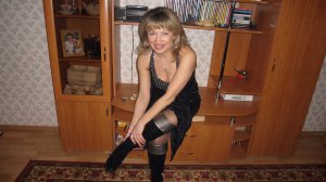 пришла с работы домой зрелая красотка в 50 лет женщина показала  себя видео смотреть