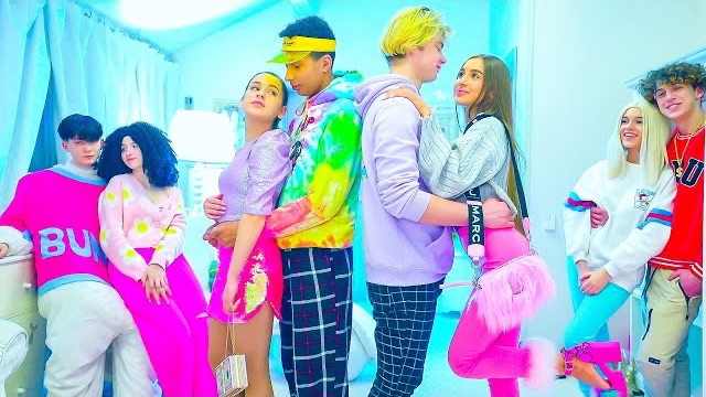 ЛУЧШИЙ ДЕНЬ ЧЕРЛИДЕРШ BUNNY!!! ПРИКЛЮЧЕНИЯ НА НОВОГОДНИХ КАНИКУЛАХ!!! смотреть онлайн
