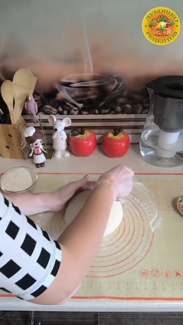 Дрожжевой пирог с яблоками и брусникой
#еда #выпечка #рецепт #лукошкорецептов