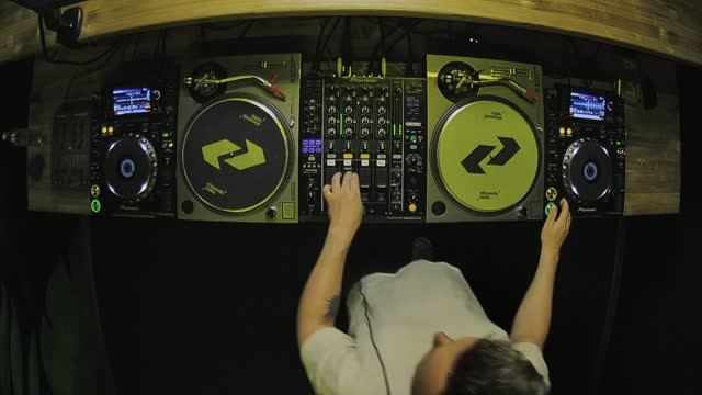 George Noise [electro, breakbeat] - MDFX #2 смотреть онлайн