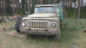 Заброшенная техника на окраине леса Кладбище техники времен СССР