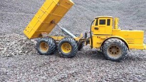 RC машинки 🚚 ГРУЗОВИКИ УТОНУЛИ в Грязевой Яме! 🚜 Мощный Погрузчик Volvo спасает машины