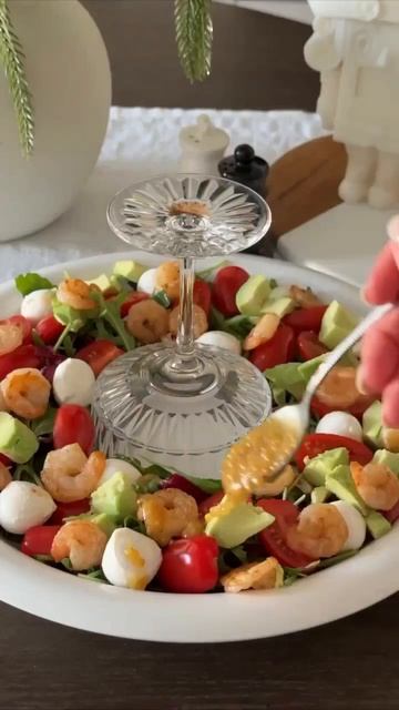 Салат с креветками🥰 смотреть онлайн