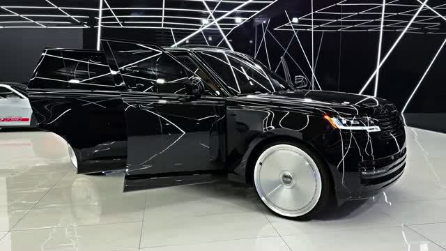 Range Rover 2026 года — харизматичный и динамичный роскошный внедорожник! смотреть онлайн