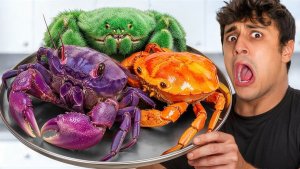 В рамках кулинарного эксперимента приготовил крабов для ужина.