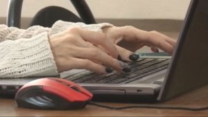Безопасный интернет в отпуске: как защитить свои данные при подключении к публичным Wi-Fi