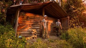 Спасаемся от жары в старой избе. Рыбалка на озере. Готовка на костре. Быт в лесу