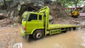 RC машинки 🚚 РЕКА ВЫШЛА ИЗ БЕРЕГОВ! И Смыла Огромные Бревна 🌊