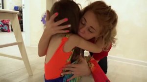Ева украшается яркими цветами