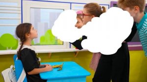 Ева с друзьями и школой