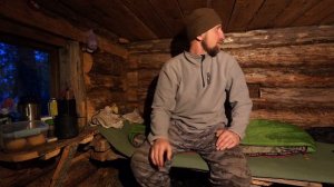 СТАРАЯ ГНИЛАЯ ИЗБУШКА СПАСЛА ОТ НЕПОГОДЫ И ПРИЮТИЛА НА 3 НОЧИ. РЫБАЛКА И РАЗВЕДКА МЕСТ.