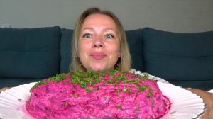 Мукбанг от Яновны Королева стола Селедка под шубой с домашней свеклой. Еда вкуснота