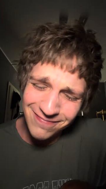 А дождь на окнах рисует))