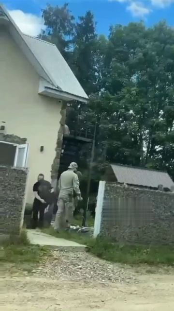 🔴На западе Окраїны сотрудники ТЦК накрыли перевалочный пункт ухилянтов🔴 смотреть онлайн
