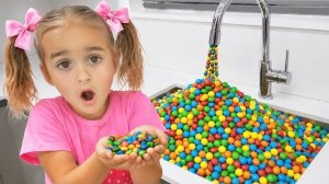 🍭 СЛОМАЛСЯ КРАН со сладостями и слаймом! 😱 АЛИСА в Гигантском Лабиринте! 🏰