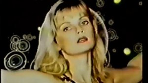 В начале 90-х эта певица ураганом ворвалась в сердца слушателей. Марина Журавлëва - Алые гвоздики