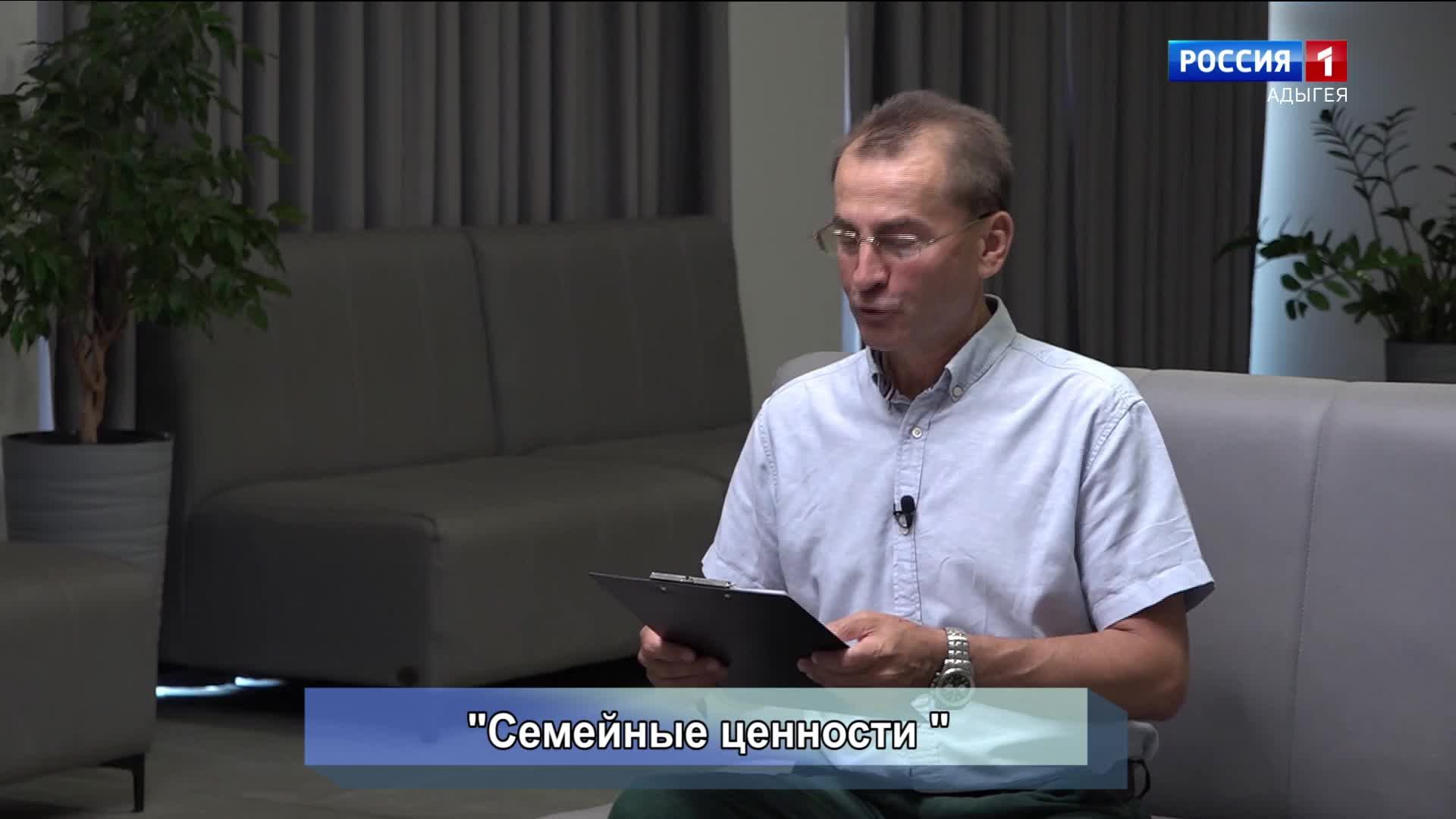 17.00 – «Поговорим с Алием Кудаевым».17.30 – «СВОи Герои».17.45 – «Центр притяжения» от 15.07.2026г. смотреть онлайн