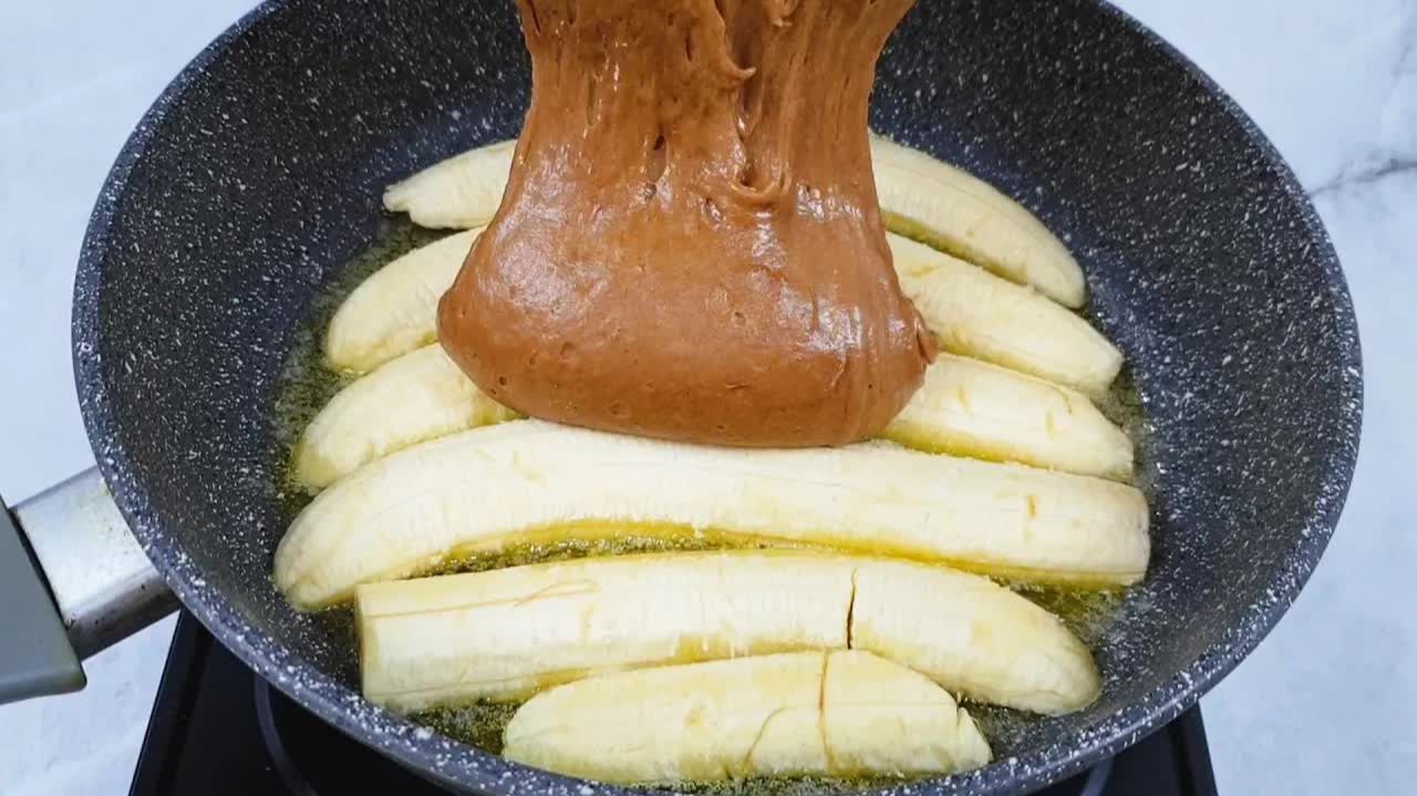 Банан с яйцом в лепешке