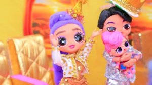 K-Pop Охотницы День рождения! 😍 Руми в пушистом картонном золотом самолёте! DIY поделки детям