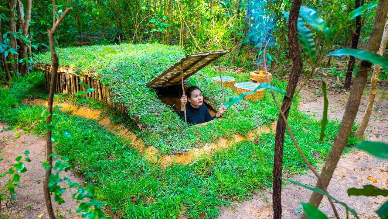 Она в одиночку вырыла себе подземный рай в джунглях! 🌴🏡😱