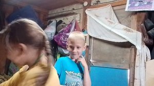 Вот что значит жизнь на даче бабка тебя только будет худи набить как