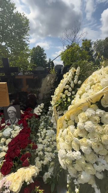 Могила мамочки и папы Елены Малышевой / Троекуровское кладбище