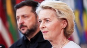 Фон дер Ляйен приехала в Киев. 

Это уже 11-й визит главы Еврокомиссии в украинскую столицу за сво