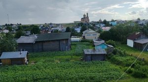 Думал будет дождь. Работаю на крыше дома