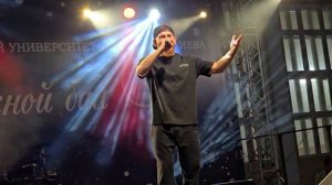 Эльдар Агачев на выпускном вечере КЧГУ-2026