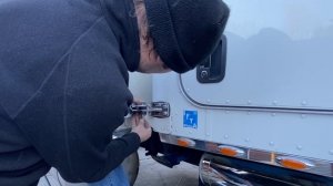 Установка восьми дюймовых труб Часть одын Peterbilt 389 Getting some pipes