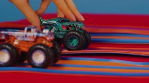 Кто самый БЫСТРЫЙ? 🚗🏁 Гонка игрушечных грузовиков и суперкаров  Видео для малышей
