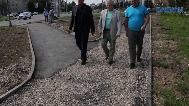 Сквер Защитников Отечества обзавёлся пешеходными новшествами и готовится стать зеленее