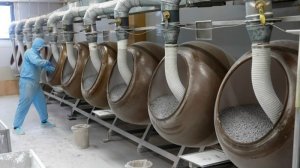 Как производят цветное драже. Самая яркая фабрика шоколада